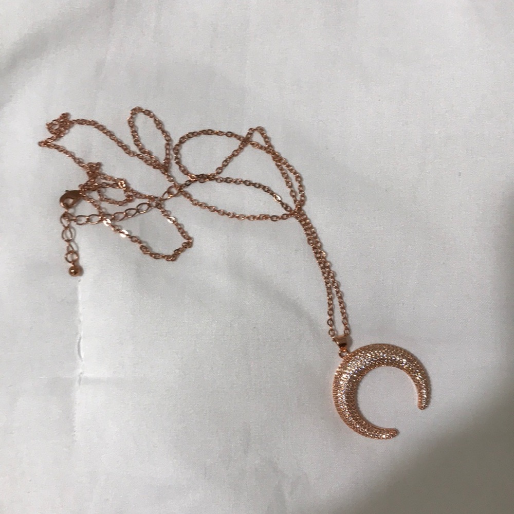 Long pendant necklace